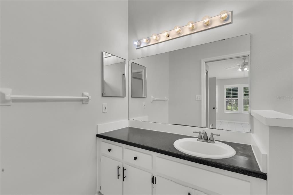 For Sale: $230,000 (2 beds, 2 baths, 1259 Square Feet)