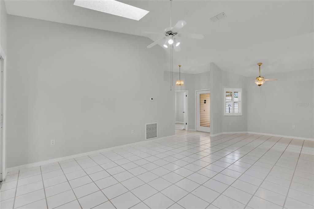For Sale: $230,000 (2 beds, 2 baths, 1259 Square Feet)