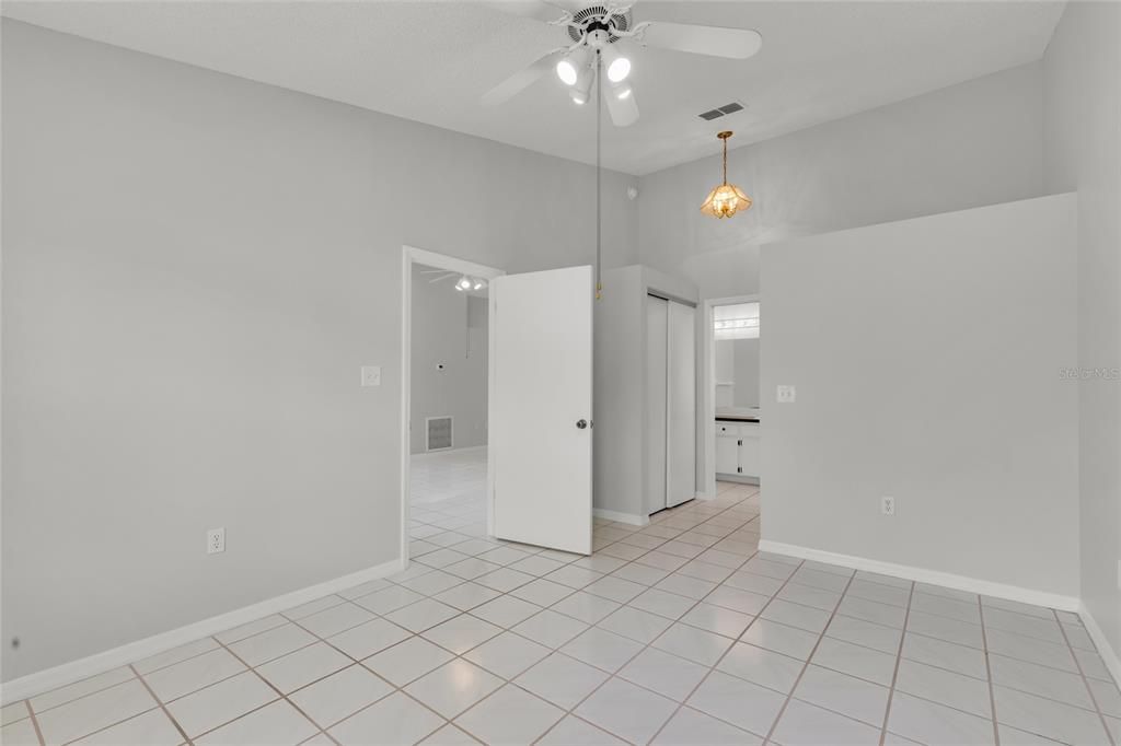 For Sale: $230,000 (2 beds, 2 baths, 1259 Square Feet)