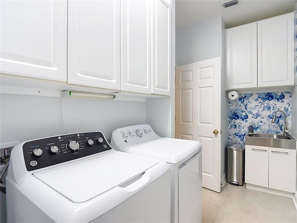For Sale: $700,000 (4 beds, 3 baths, 2444 Square Feet)