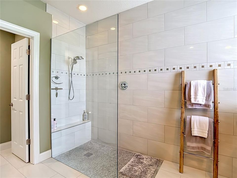 For Sale: $700,000 (4 beds, 3 baths, 2444 Square Feet)