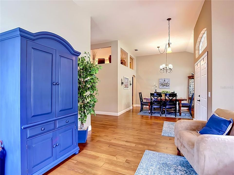 For Sale: $700,000 (4 beds, 3 baths, 2444 Square Feet)