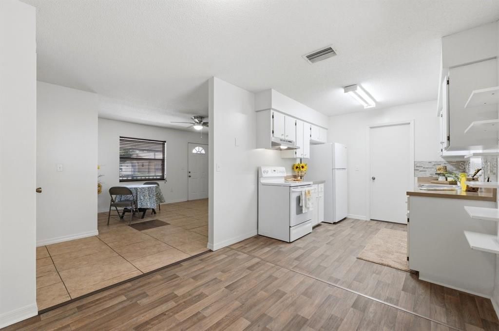 For Sale: $220,000 (3 beds, 2 baths, 1308 Square Feet)