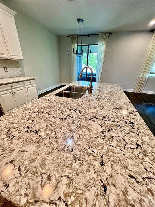 В аренду: $2,995 (4 спален, 3 ванн, 2299 Квадратных фут)