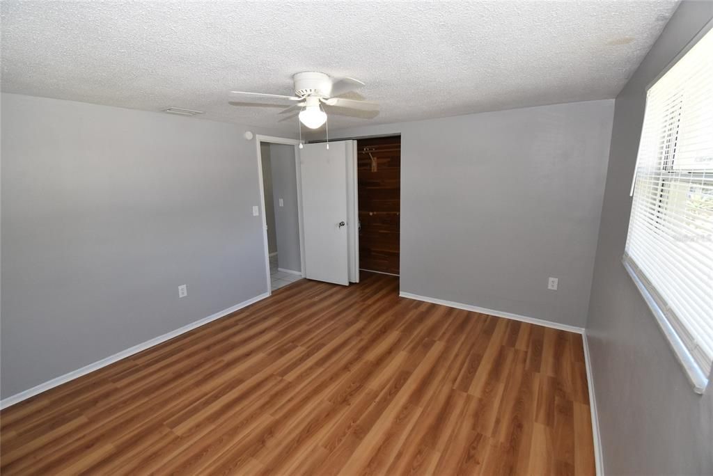 For Sale: $249,500 (3 beds, 2 baths, 1398 Square Feet)