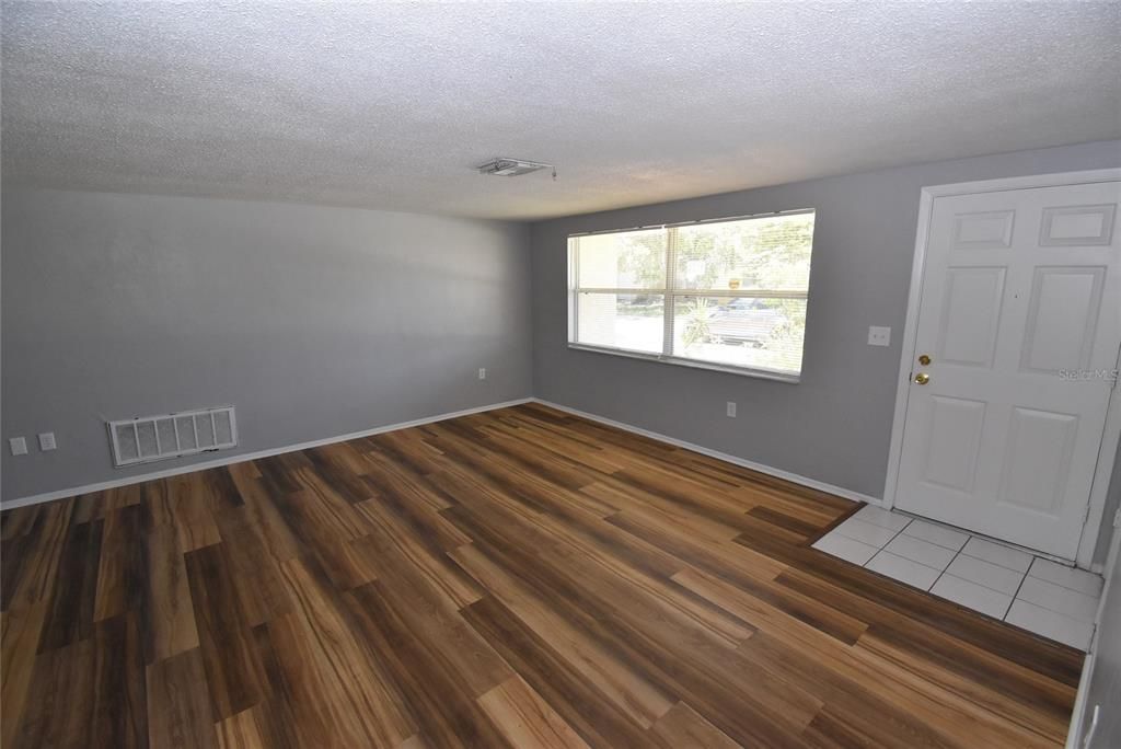 For Sale: $249,500 (3 beds, 2 baths, 1398 Square Feet)