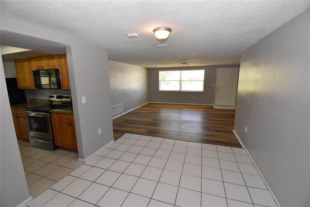 For Sale: $249,500 (3 beds, 2 baths, 1398 Square Feet)