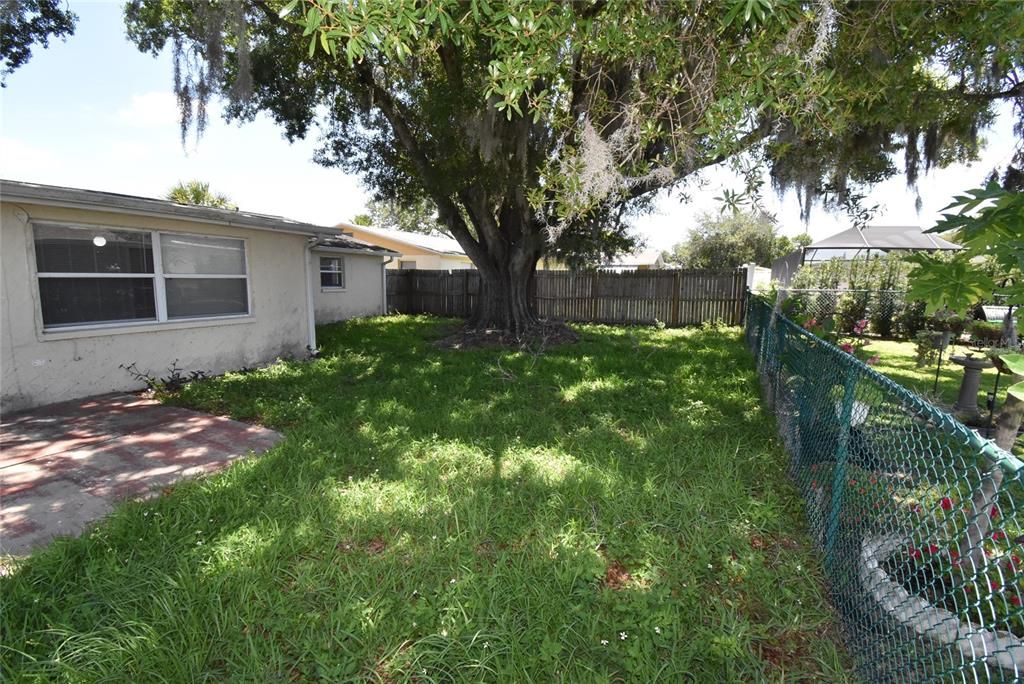 For Sale: $249,500 (3 beds, 2 baths, 1398 Square Feet)