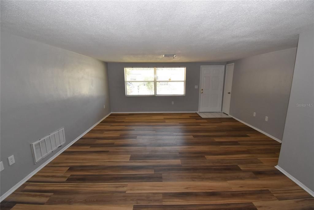 For Sale: $249,500 (3 beds, 2 baths, 1398 Square Feet)