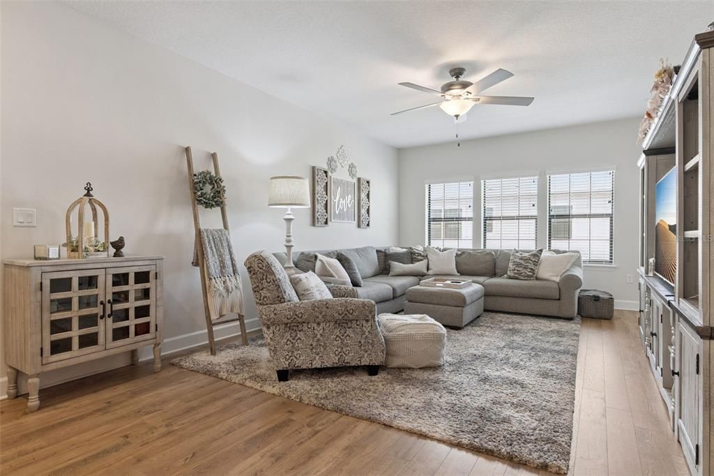 待售: $480,000 (4 贝兹, 3 浴室, 2359 平方英尺)