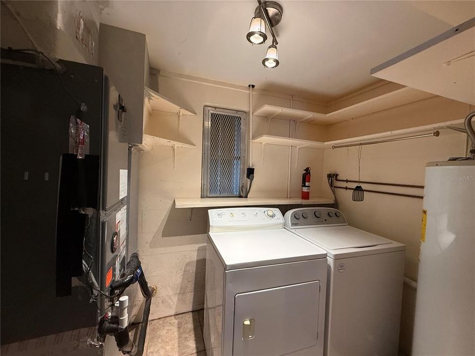 На продажу: $225,000 (2 спален, 1 ванн, 1016 Квадратных фут)