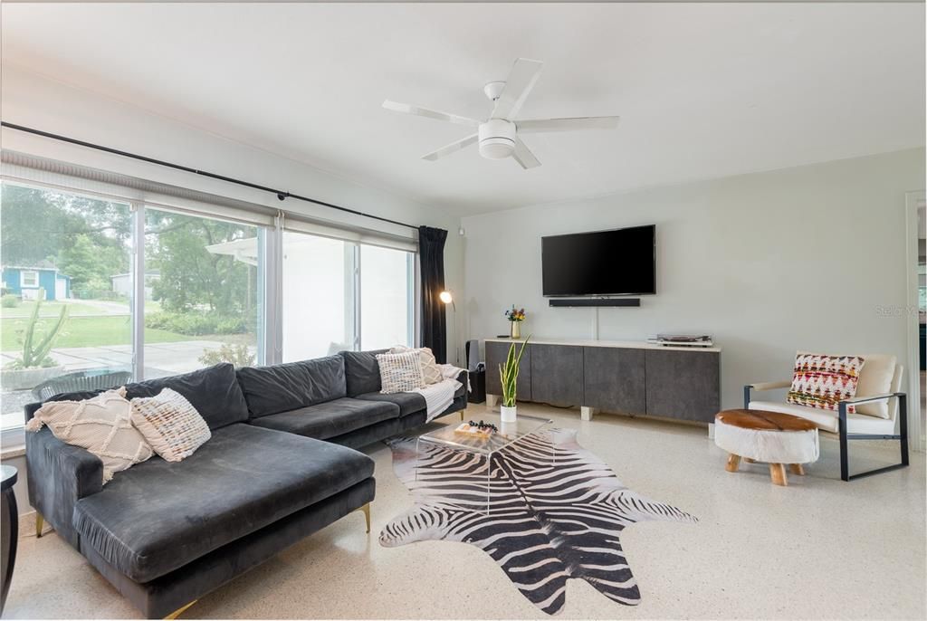 For Sale: $1,398,000 (3 beds, 2 baths, 1818 Square Feet)