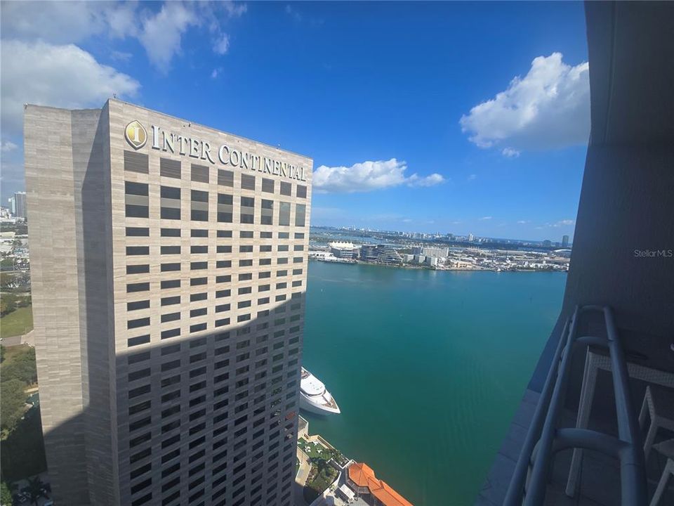 For Sale: $595,000 (2 beds, 2 baths, 1105 Square Feet)