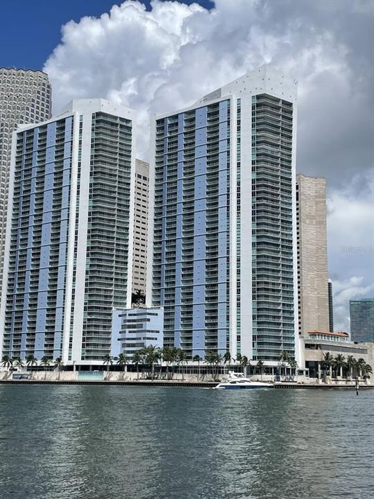 For Sale: $595,000 (2 beds, 2 baths, 1105 Square Feet)