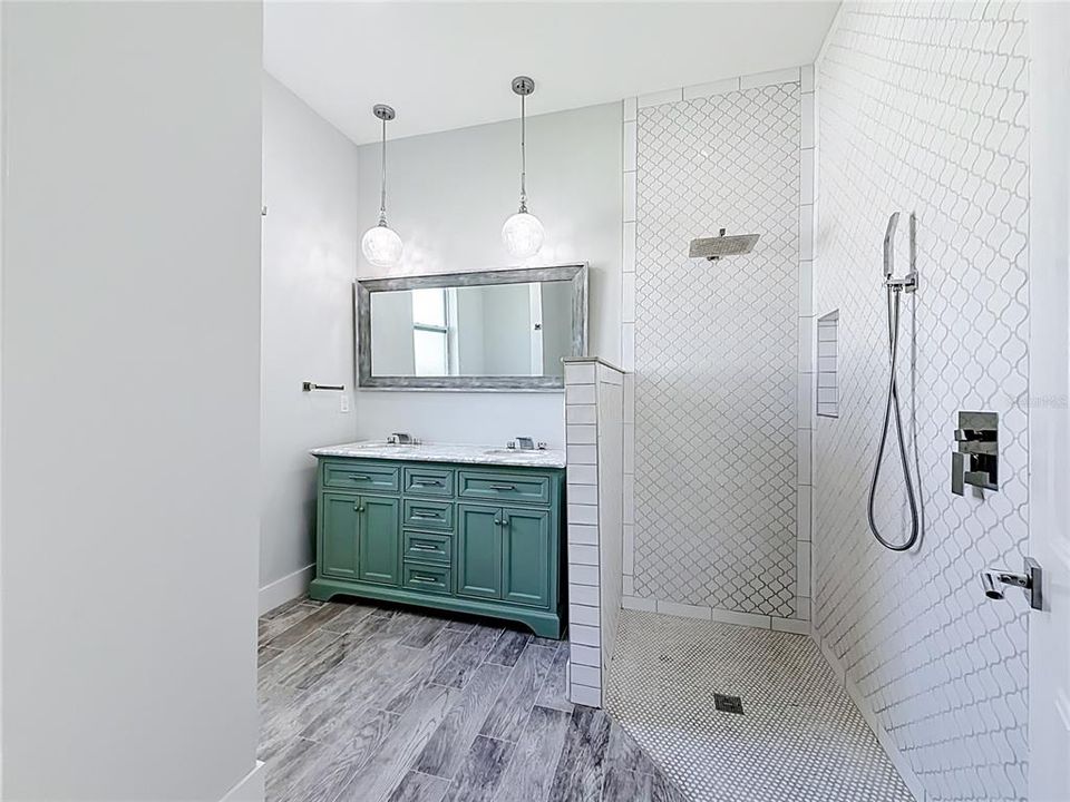 For Sale: $315,000 (3 beds, 2 baths, 1685 Square Feet)