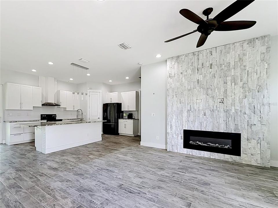 For Sale: $315,000 (3 beds, 2 baths, 1685 Square Feet)