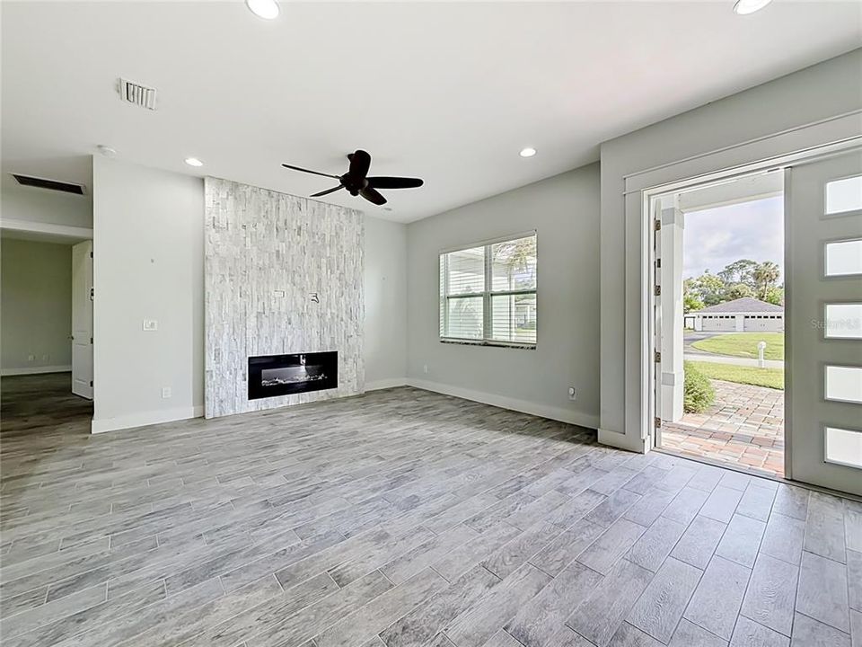 For Sale: $315,000 (3 beds, 2 baths, 1685 Square Feet)