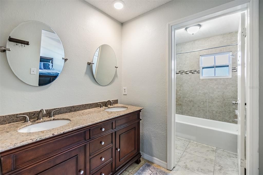 For Rent: $1,950 (2 beds, 2 baths, 1200 Square Feet)