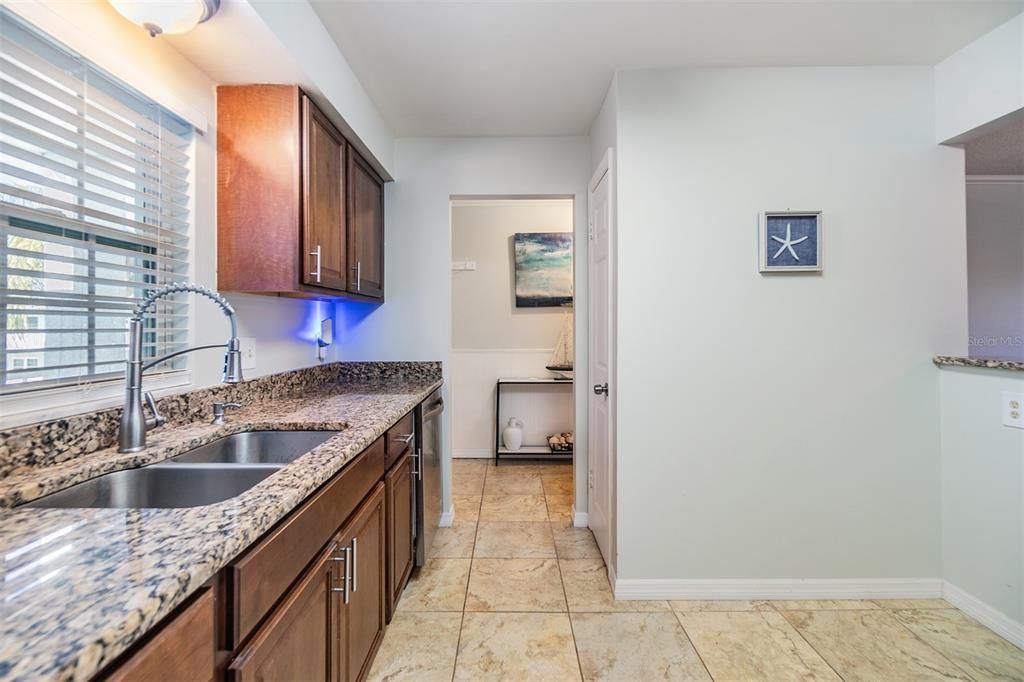 For Rent: $1,950 (2 beds, 2 baths, 1200 Square Feet)