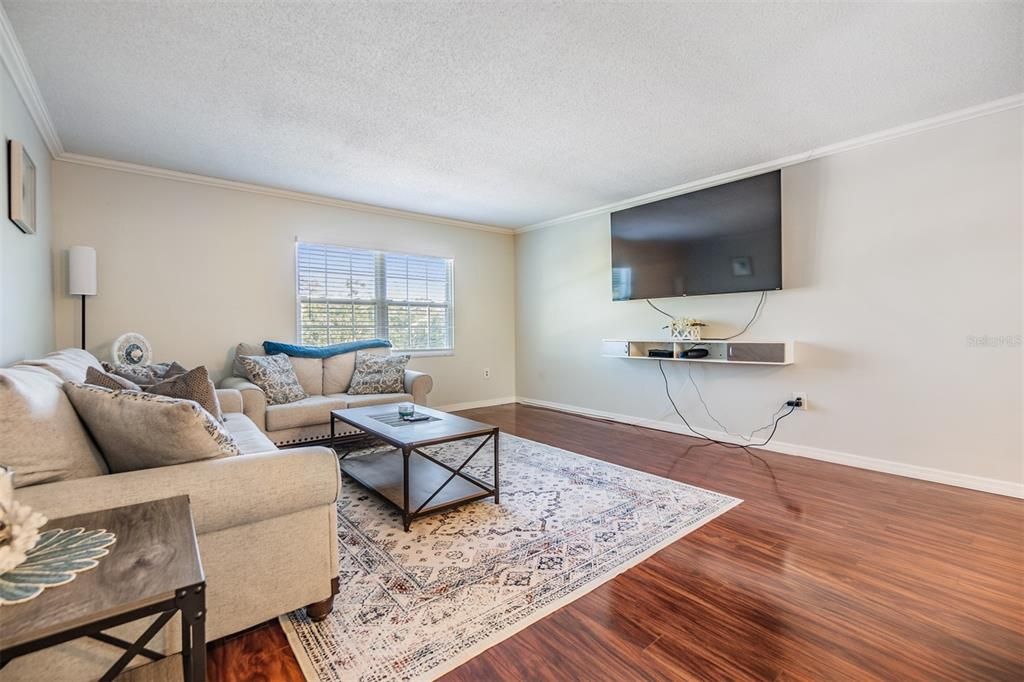 For Rent: $1,950 (2 beds, 2 baths, 1200 Square Feet)