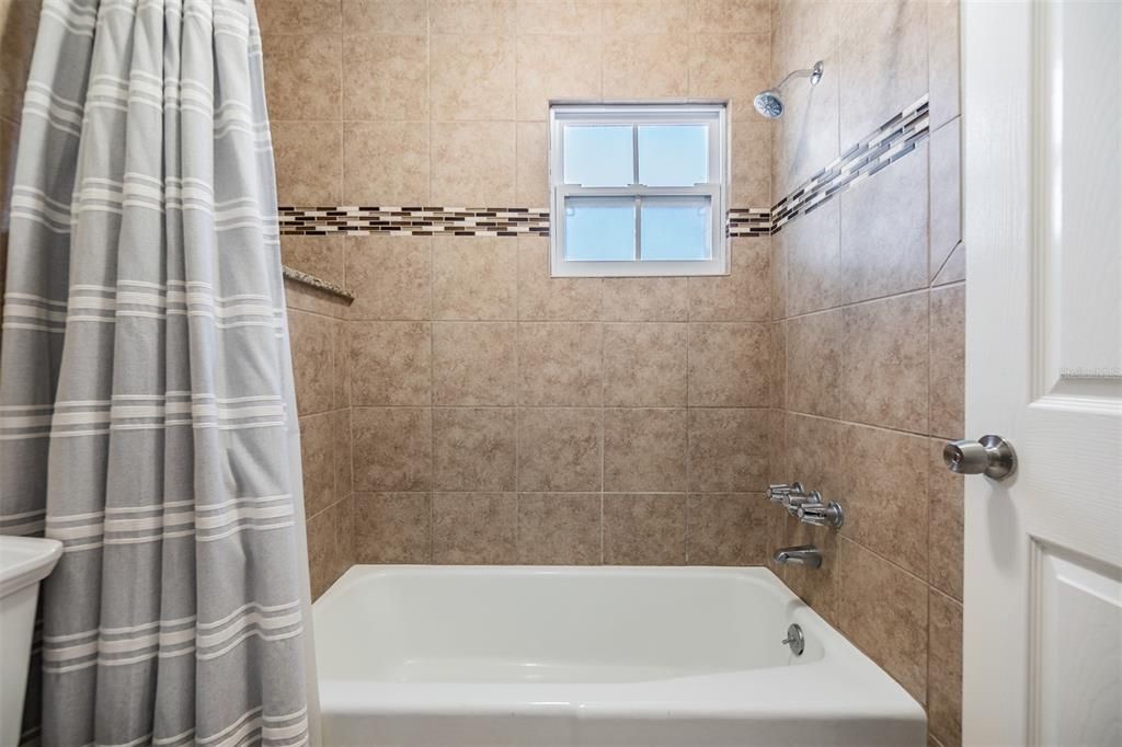 For Rent: $1,950 (2 beds, 2 baths, 1200 Square Feet)