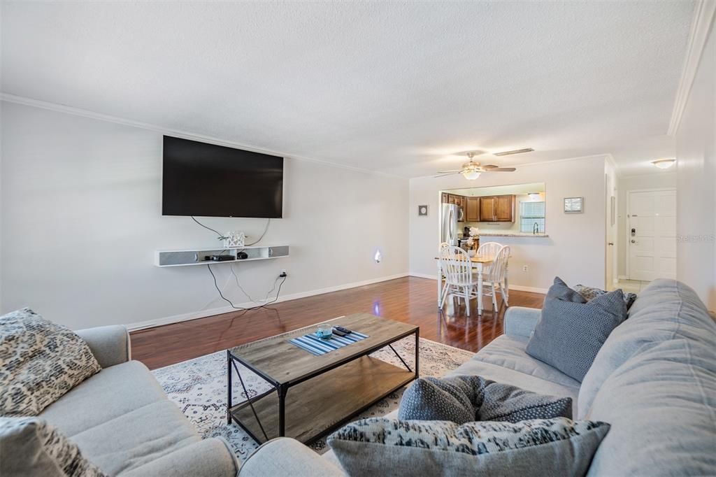 For Rent: $1,950 (2 beds, 2 baths, 1200 Square Feet)