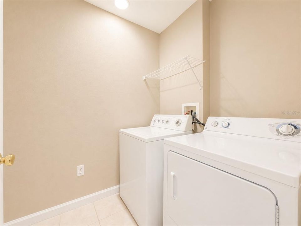 For Sale: $184,900 (1 beds, 1 baths, 732 Square Feet)