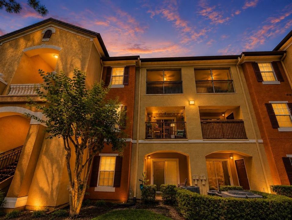 For Sale: $184,900 (1 beds, 1 baths, 732 Square Feet)