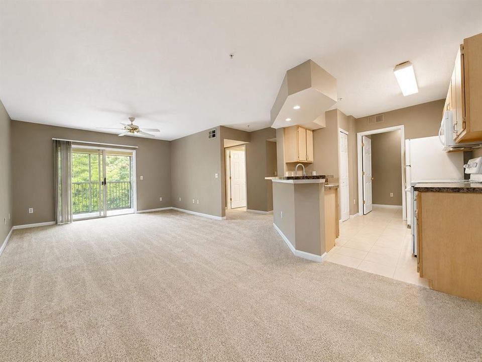 For Sale: $184,900 (1 beds, 1 baths, 732 Square Feet)