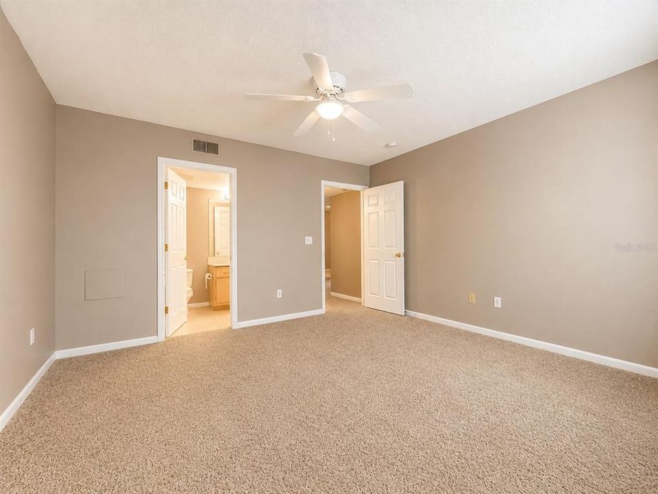 For Sale: $184,900 (1 beds, 1 baths, 732 Square Feet)