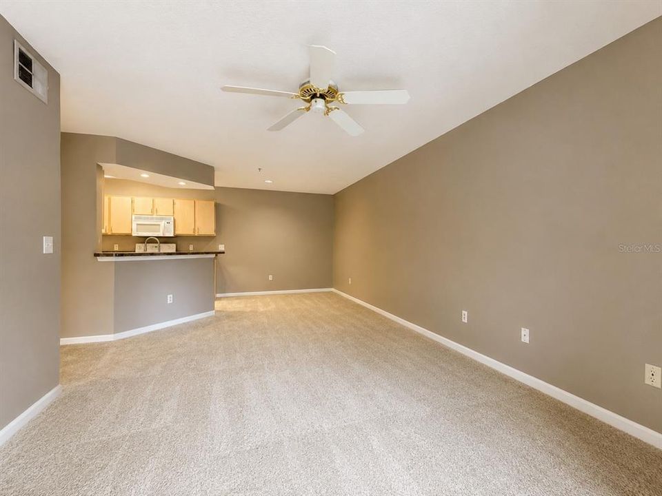 For Sale: $184,900 (1 beds, 1 baths, 732 Square Feet)