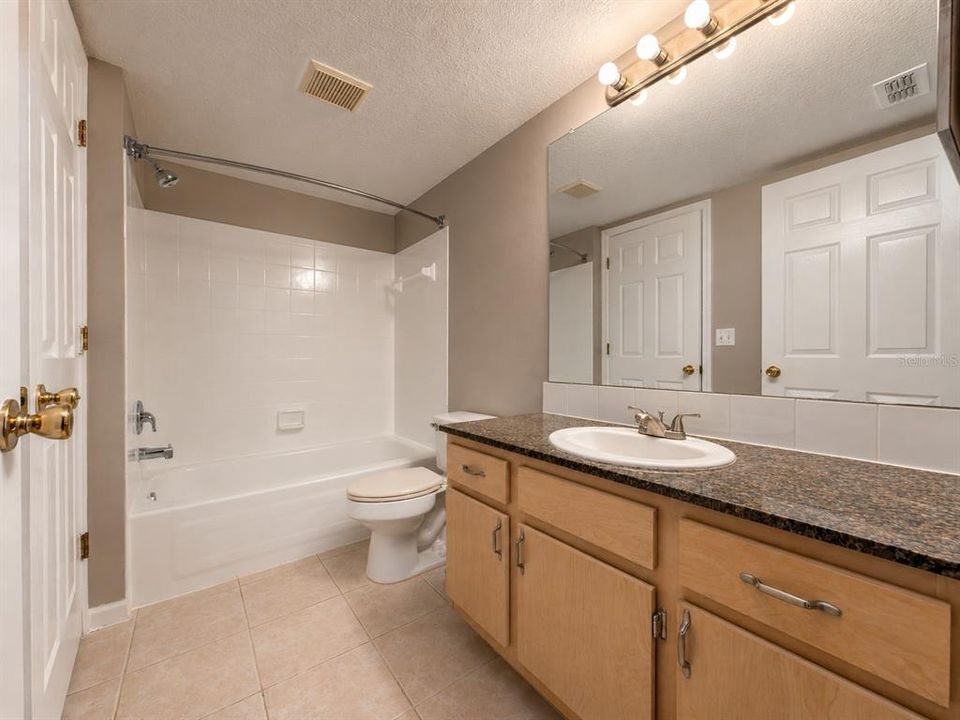 For Sale: $184,900 (1 beds, 1 baths, 732 Square Feet)