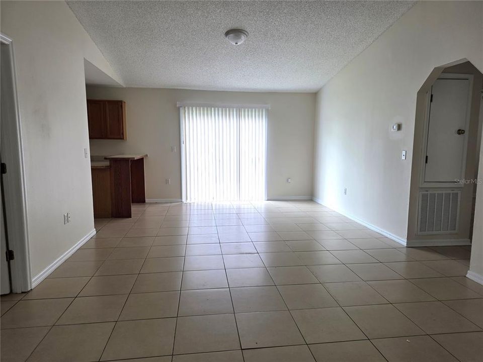 For Sale: $318,000 (3 beds, 2 baths, 1260 Square Feet)