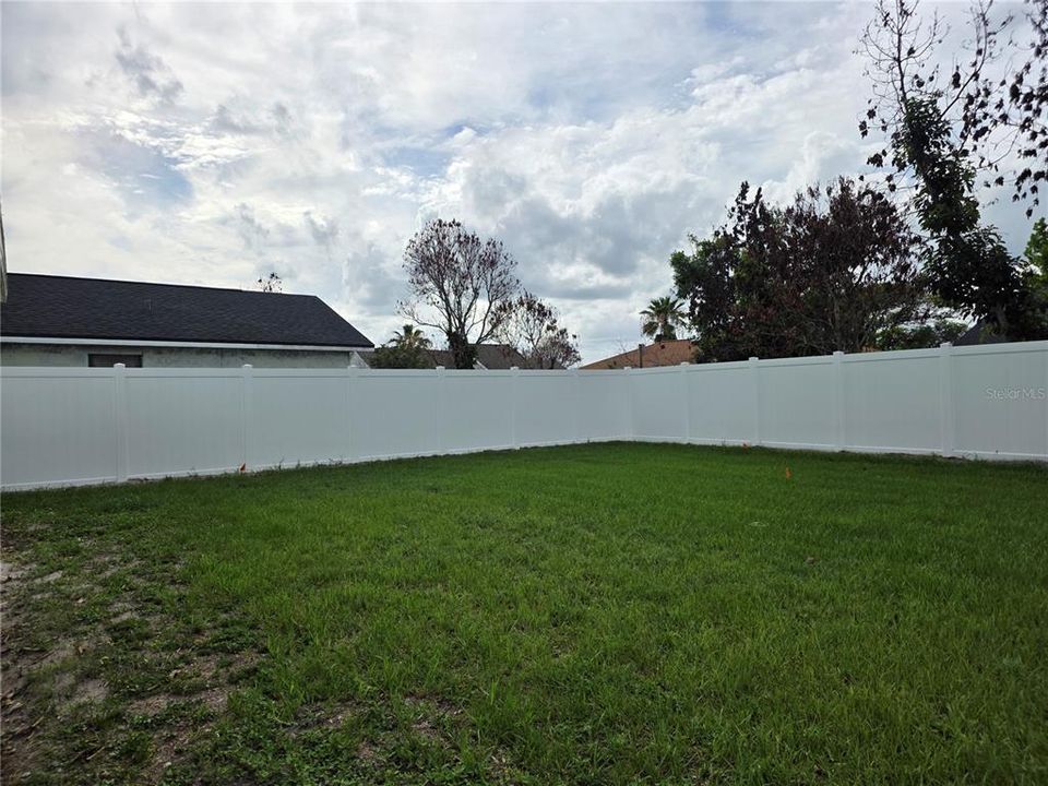 For Sale: $318,000 (3 beds, 2 baths, 1260 Square Feet)