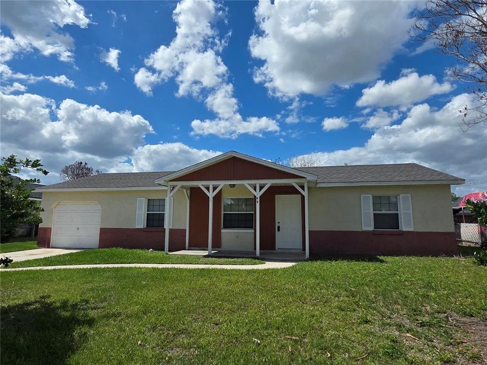For Sale: $318,000 (3 beds, 2 baths, 1260 Square Feet)