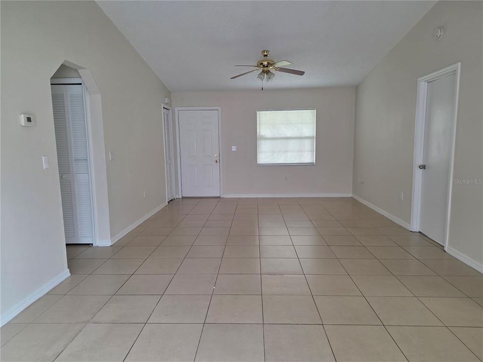 For Sale: $318,000 (3 beds, 2 baths, 1260 Square Feet)