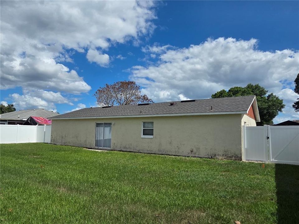 For Sale: $318,000 (3 beds, 2 baths, 1260 Square Feet)