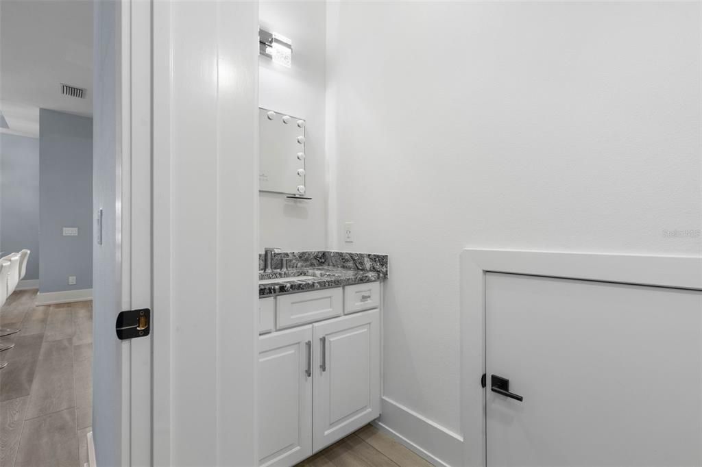 En Venta: $1,100,000 (3 camas, 3 baños, 2511 Pies cuadrados)