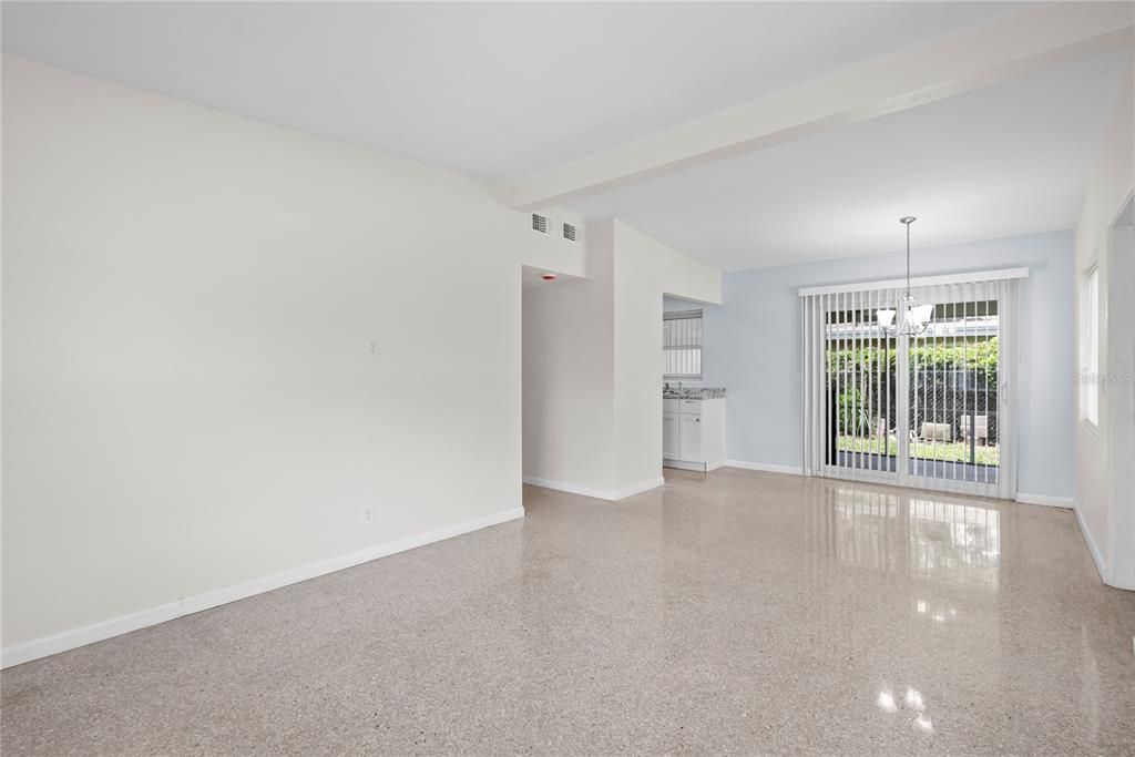 В аренду: $2,200 (3 спален, 1 ванн, 975 Квадратных фут)
