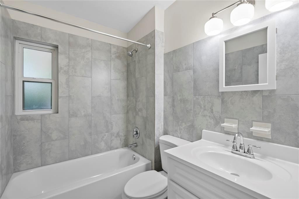 В аренду: $2,200 (3 спален, 1 ванн, 975 Квадратных фут)