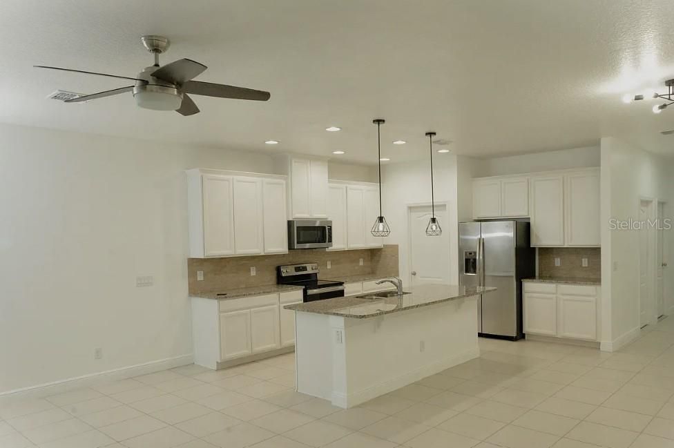 For Rent: $2,600 (3 beds, 2 baths, 1872 Square Feet)