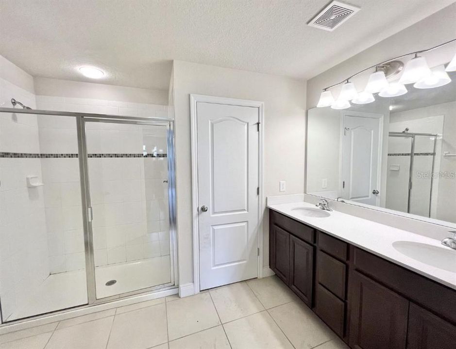 For Rent: $2,600 (3 beds, 2 baths, 1872 Square Feet)