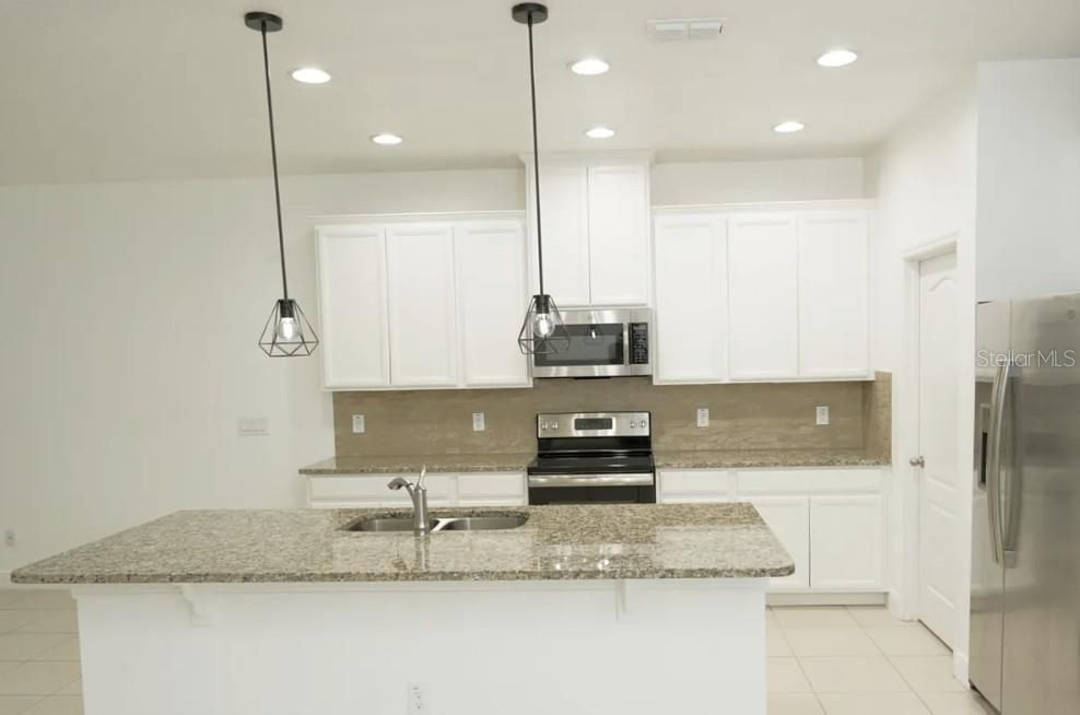 For Rent: $2,600 (3 beds, 2 baths, 1872 Square Feet)