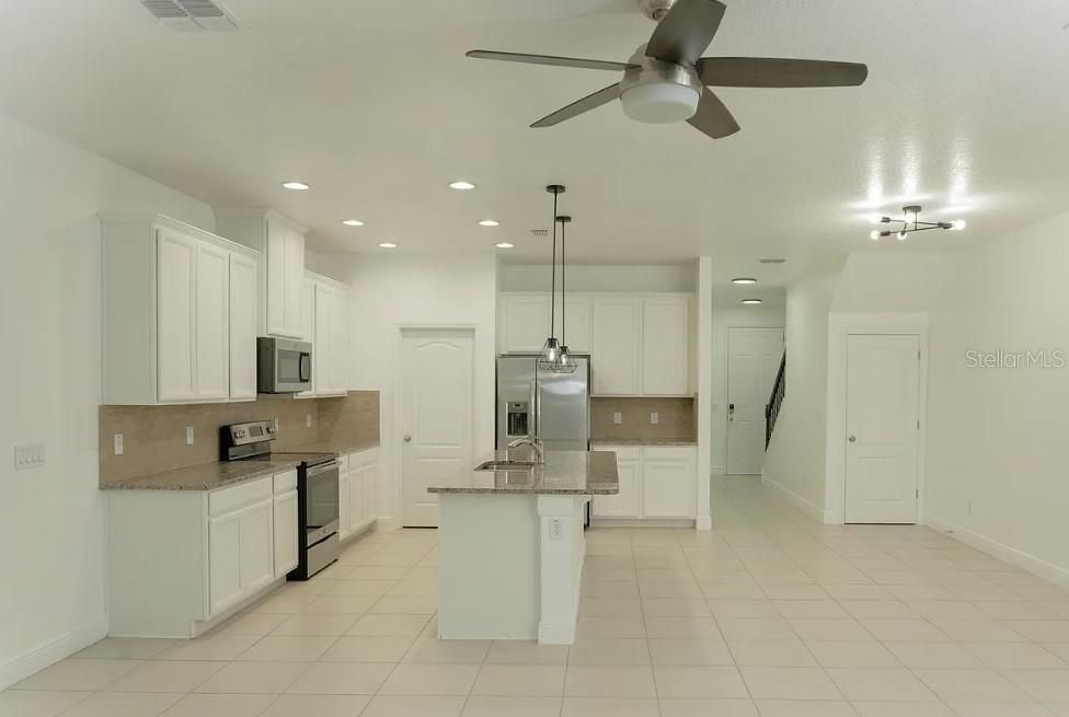 For Rent: $2,600 (3 beds, 2 baths, 1872 Square Feet)