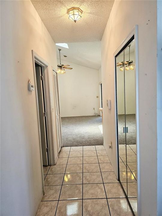 En Venta: $405,000 (4 camas, 2 baños, 1828 Pies cuadrados)