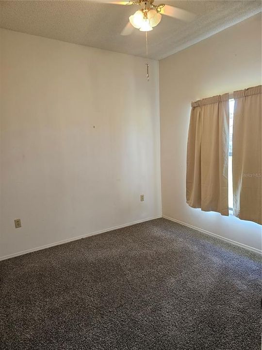 En Venta: $405,000 (4 camas, 2 baños, 1828 Pies cuadrados)