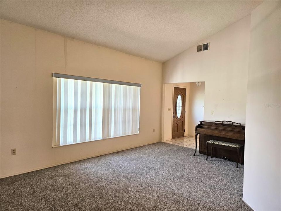 En Venta: $405,000 (4 camas, 2 baños, 1828 Pies cuadrados)