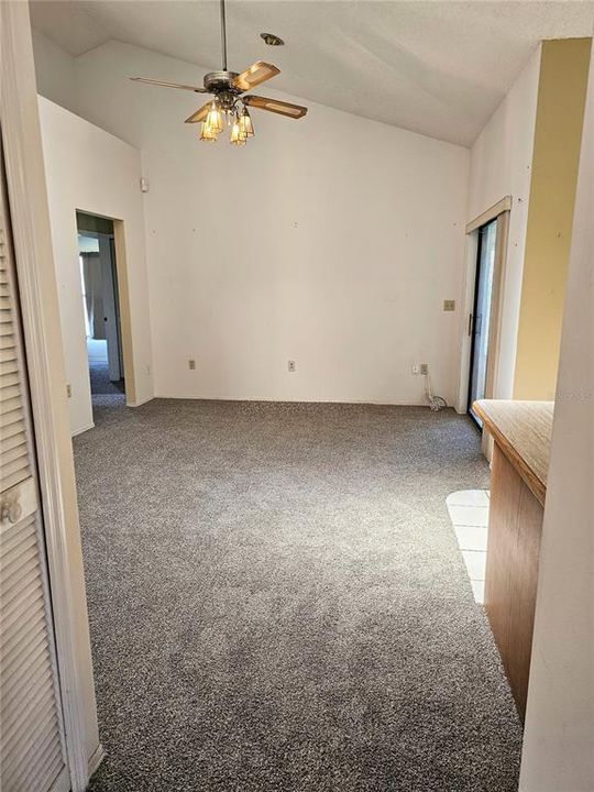 En Venta: $405,000 (4 camas, 2 baños, 1828 Pies cuadrados)