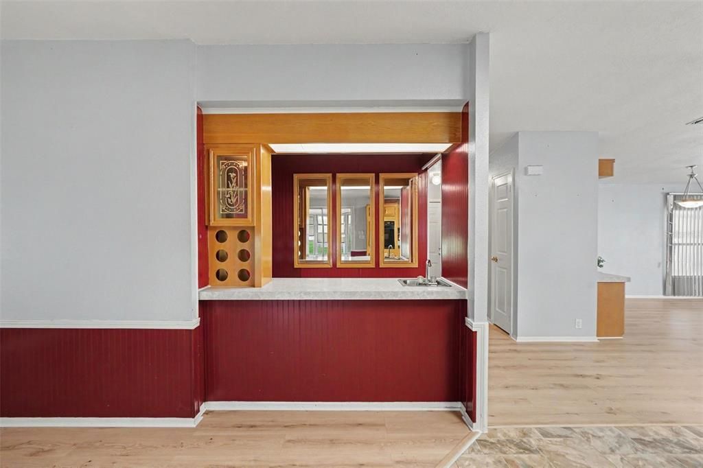 For Sale: $175,000 (2 beds, 2 baths, 1635 Square Feet)