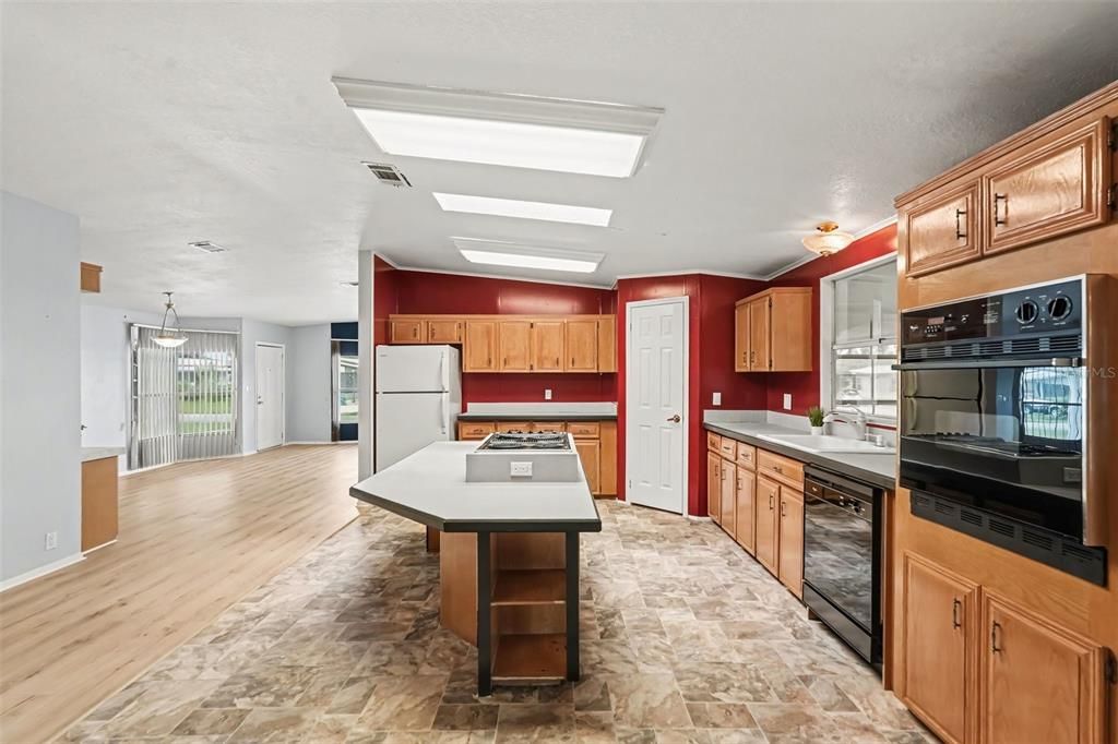 For Sale: $175,000 (2 beds, 2 baths, 1635 Square Feet)